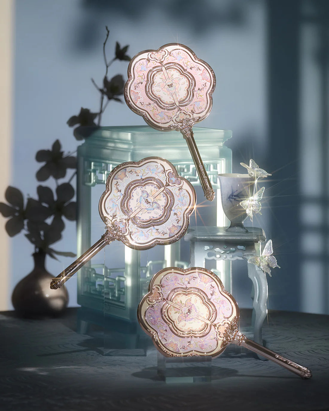 Flower Knows Butterfly Cloud Collar Hand Mirror