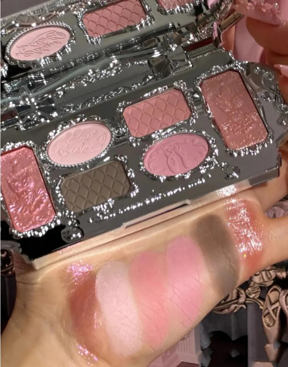 Flower Knows Swan Ballet Eyeshadow Palette 6.5g
