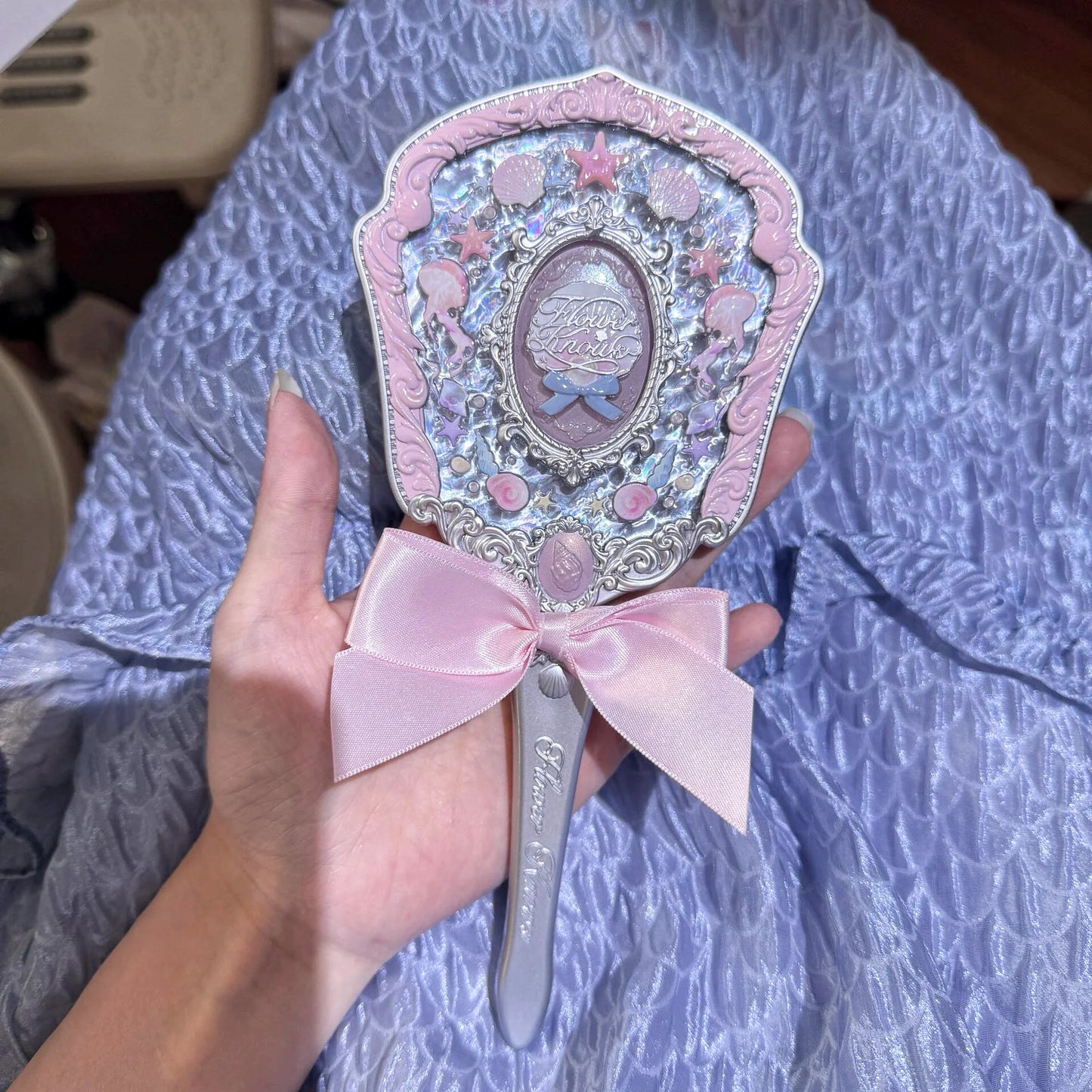 Flower Knows Shell Pearl Collection Handheld Makeup Mirror
